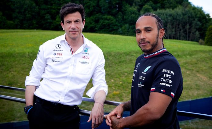 Wolff hablará con Hamilton de su futuro en la F1 «a más tardar en febrero»