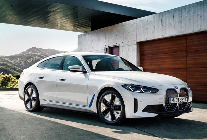 La gama del BMW i4 2023 estrenará novedades el próximo verano