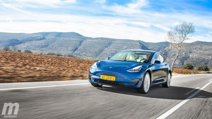 Tesla es investigada por exagerar la autonomía de sus coches eléctricos
