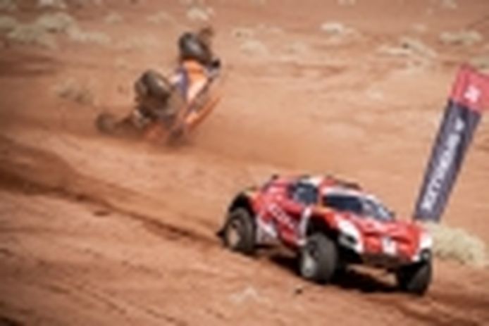 Serios accidentes de Timmy Hansen y Christine Giampaoli en el Desert X-Prix