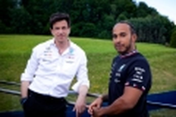 Mercedes confirma la continuidad de Hamilton en la Fórmula 1... a su manera