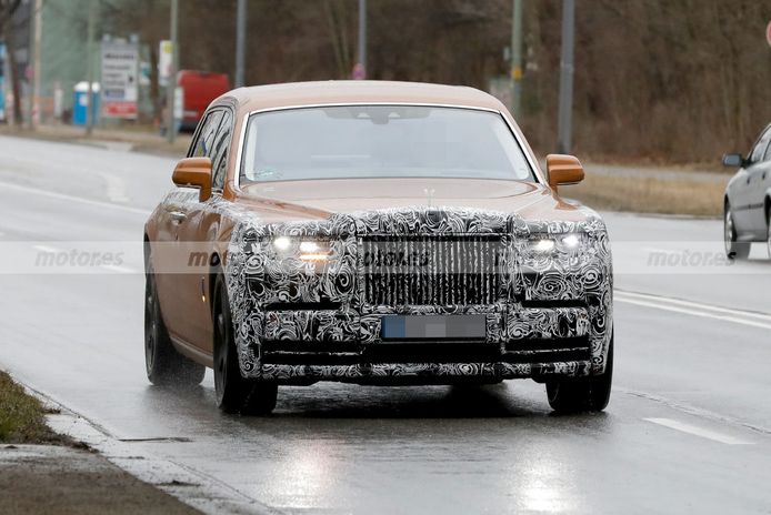 Rolls-Royce Phantom Facelift 2023, fotos espía de la revisada berlina de lujo