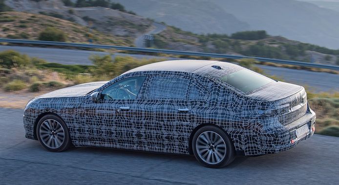 Nuevo adelanto oficial del BMW i7, la berlina eléctrica se deja ver en video