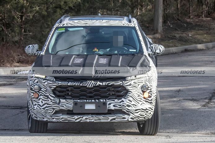 Nuevas fotos espía revelan el nuevo Chevrolet Trax 2023, un crossover coupé