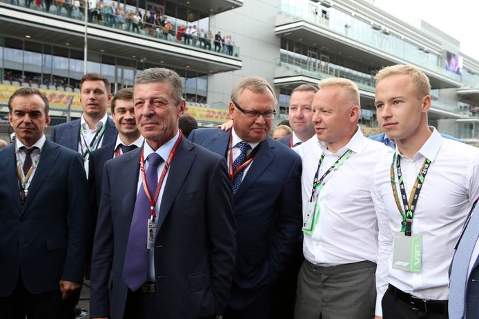 Nikita Mazepin y su padre, incluidos en la lista de oligarcas rusos sancionados por la UE