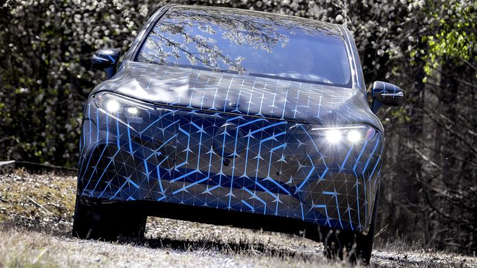 El diseño exterior del nuevo Mercedes EQS SUV eléctrico queda al descubierto
