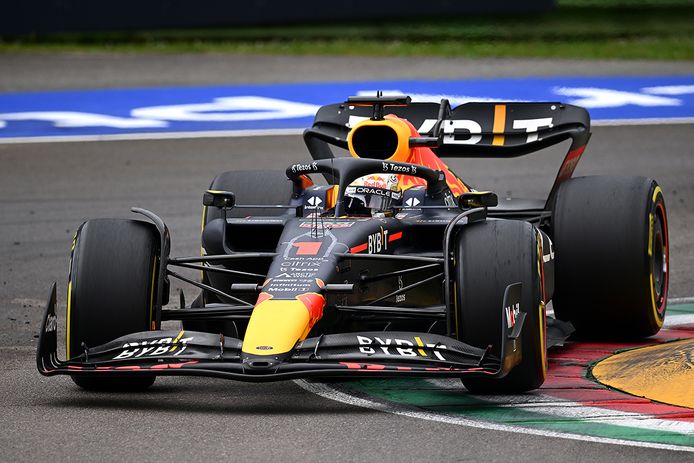 Verstappen se pasea en Imola; debacle de Sainz y Alonso
