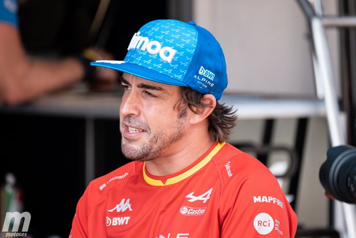 Alonso subraya la «incompetencia» y la «poca profesionalidad» de la FIA