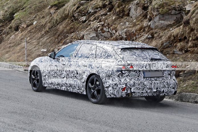 Fotos espía Audi A4 Avant 2023 en los Alpes