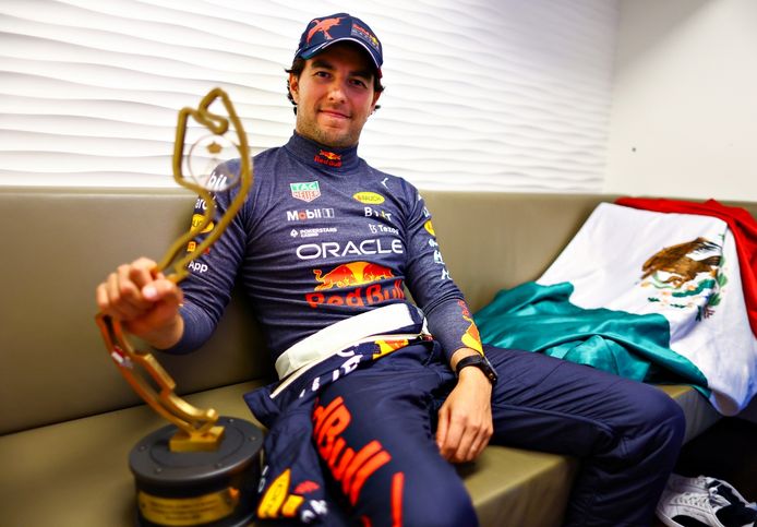 Checo Pérez renueva con Red Bull Racing por dos años más