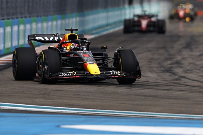 Verstappen, primer ganador de la historia en Miami, con Sainz en el podio