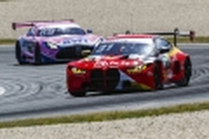Sheldon Van der Linde storms the lead of the DTM at Lausitzring