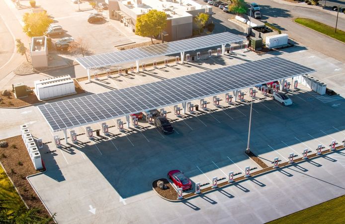 Tesla abre 116 supercargadores a cualquier coche eléctrico en España