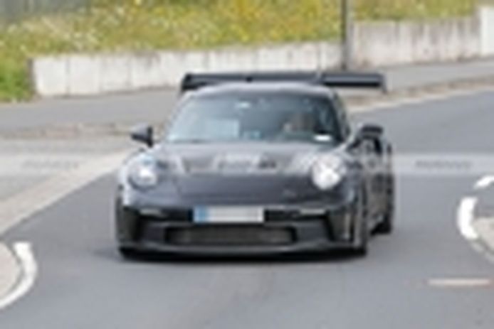 El nuevo Porsche 911 GT3 RS revela su identidad por sorpresa en Nürburgring