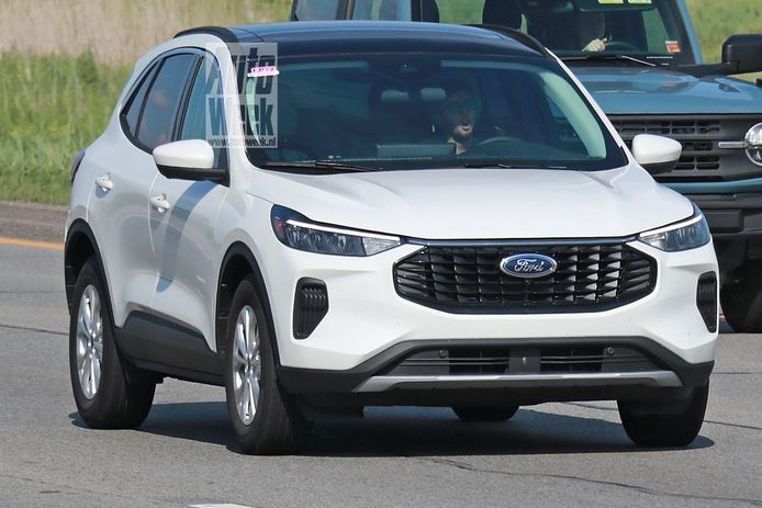 ford-kuga-facelift-2023-fotos-espia-202288666-1658775472_1.jpg
