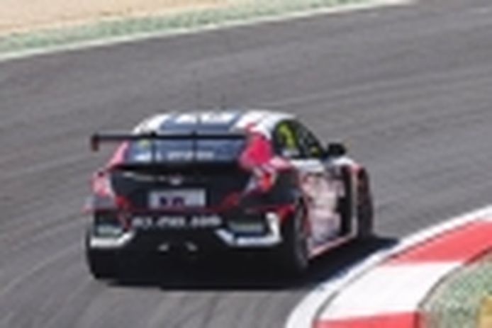 Argentine Néstor Girolami leads the WTCR test in Vallelunga