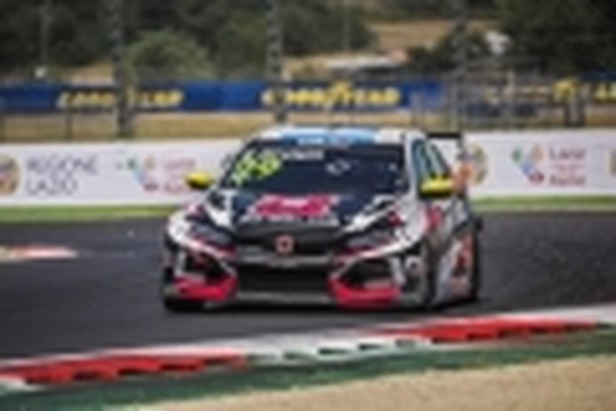 Néstor Girolami beats Mikel Azcona and achieves WTCR pole in Vallelunga