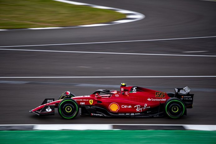 Carlos Sainz logra su primera pole en Fórmula 1 gracias a la lluvia en Silverstone