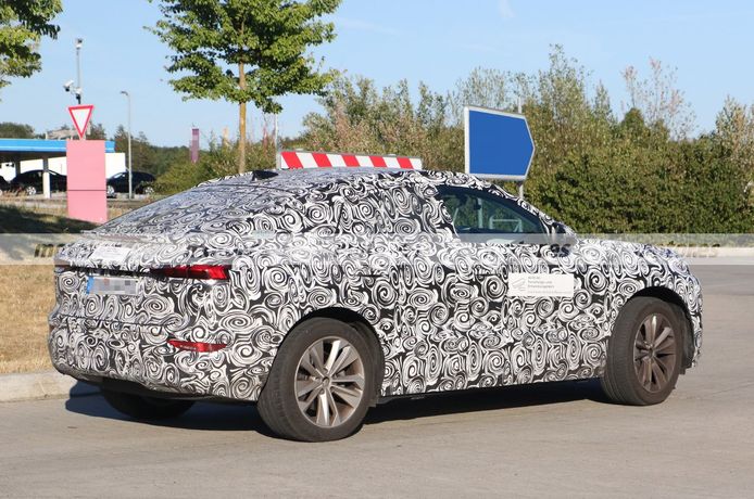 Fotos espía Audi Q6 Sportback e-tron 2024