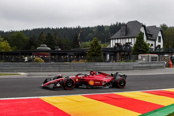 Sainz 'hereda' la pole de Verstappen en Bélgica, y Alonso saldrá tercero