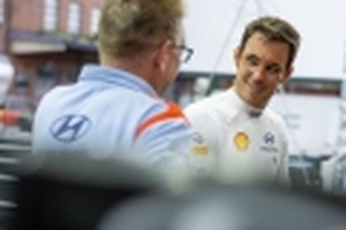 Thierry Neuville se gusta y es el primer líder del Rally de Finlandia