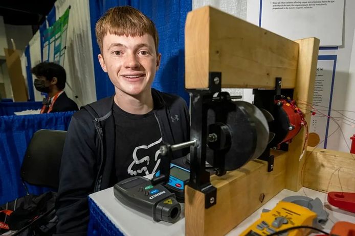 Este motor eléctrico sin tierras raras diseñado por un adolescente lo puede cambiar todo