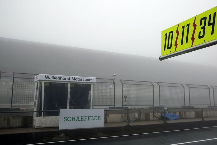 Particular definición de la parrilla del DTM en Nürburgring por la niebla