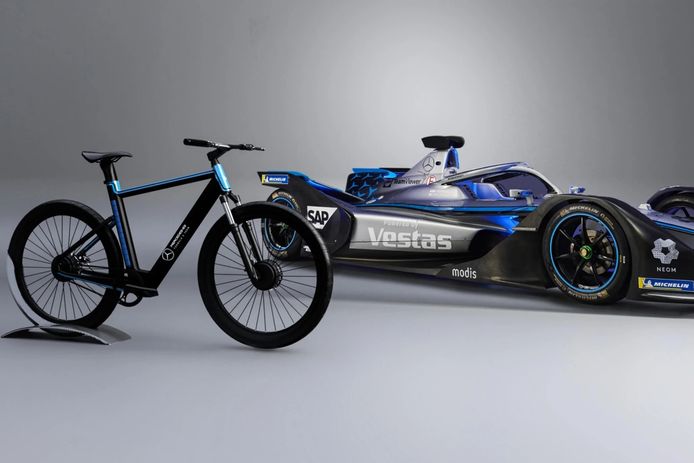 La bici eléctrica bimotor de Mercedes inspirada en la Fórmula E que tiene un par brutal