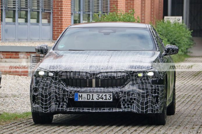 El nuevo BMW Serie 5 2023 se destapa, nuevas fotos espía muestran más detalles
