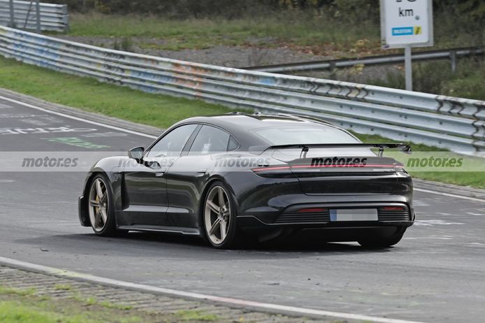 Fotos espía Porsche Taycan Turbo GT 2024 en Nürburgring