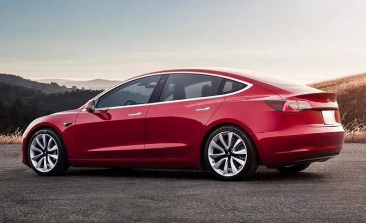 Cazado: ¿eres tú el nuevo Tesla Model 3?