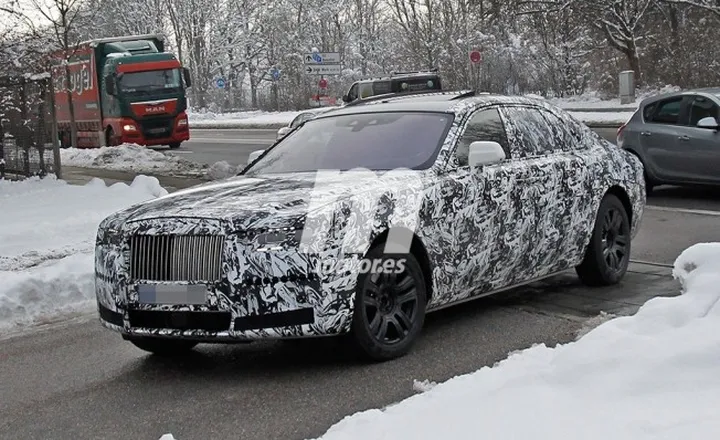 El nuevo Rolls Royce Ghost vuelve a ser cazado esta vez en unos