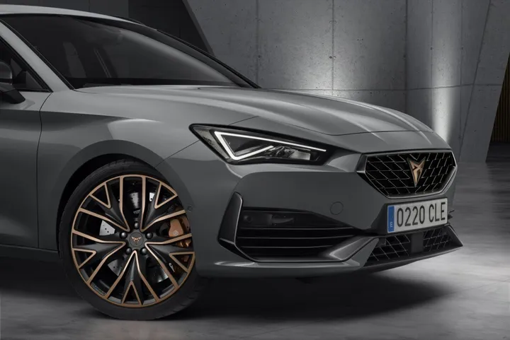 El CUPRA León ya está a la venta con motor gasolina de hasta 310 CV: así  quedan los precios de su gama