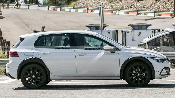El Volkswagen T-Roc estrena nueva imagen, pero sigue sin contar con motores  híbridos