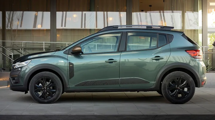 El próximo Dacia Sandero tendrá versión eléctrica en 2028 ¿Llegará a  Renault?