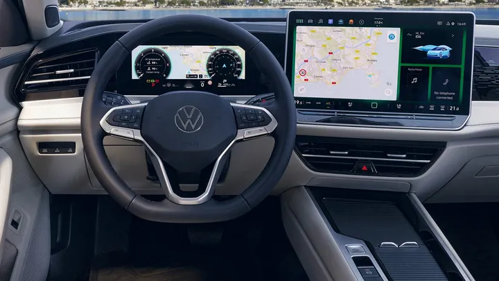 Volkswagen Passat eHybrid - interior