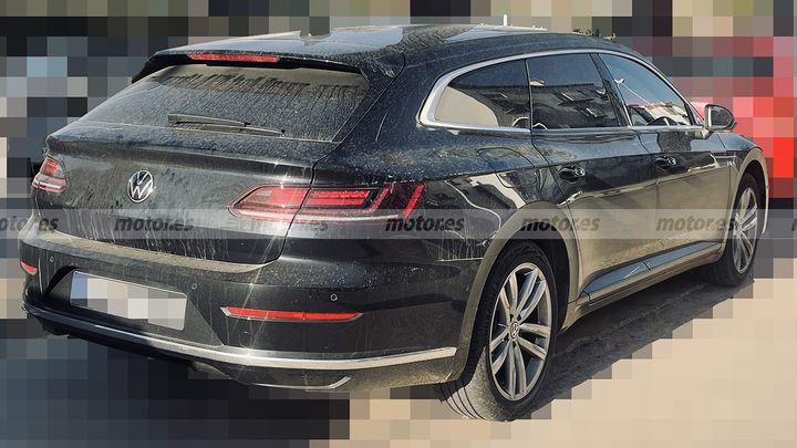 Volkswagen Arteon 2024 - foto espía posterior