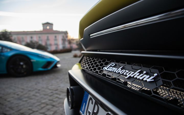 Probamos los Lamborghini Huracan y Urus, una tarde de toros