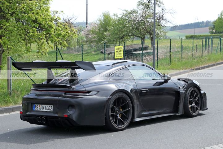 El próximo Porsche 911 GT3 RS ya está en Nürburgring, y podría ser  absolutamente descomunal