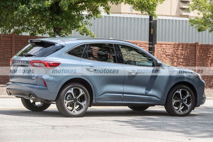 ford-kuga-st-line-facelift-2023-fotos-espia-202288686-1658859965_4.jpg