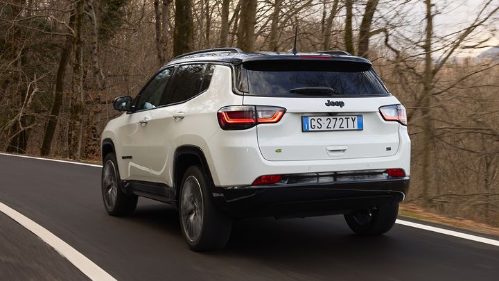 Jeep Compass e-Hybrid - vista trasera