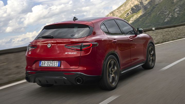 Alfa Romeo Stelvio INTENSA - posterior