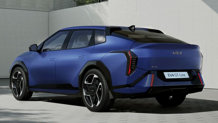 Nuevo KIA EV4, un sedán elegante y futurista.
