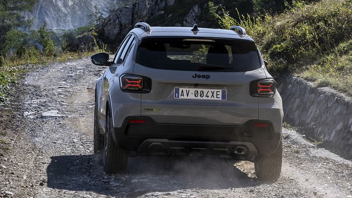 Jeep Avenger - vista posterior