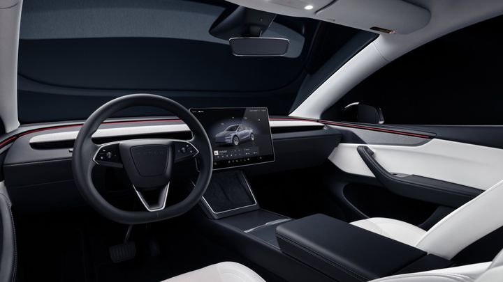 Interior moderno del nuevo Tesla Model Y.
