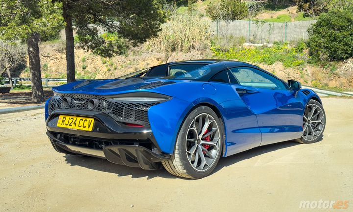Rendimiento del McLaren Artura en carretera