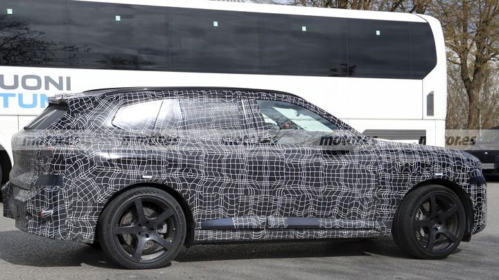 Fotos espía BMW iX5 M70 xDrive 2027