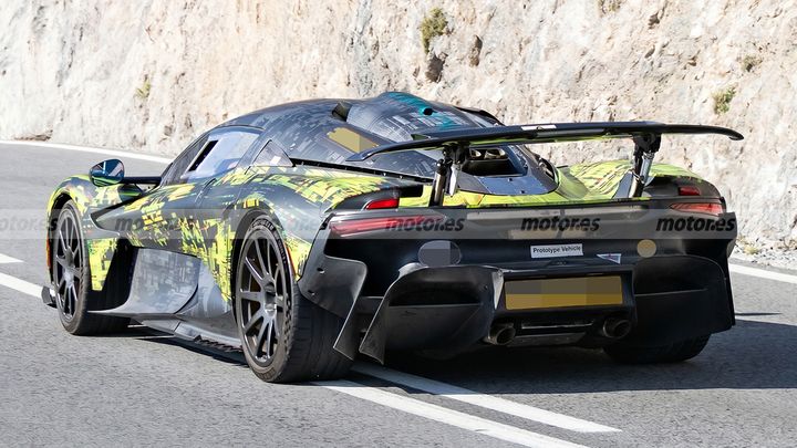 Aston Martin Valhalla AMR - foto espía posterior