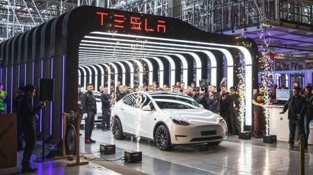 Tesla prepara eléctricos más baratos en Europa y lanza un aviso directo a las marcas chinas con este nuevo anuncio