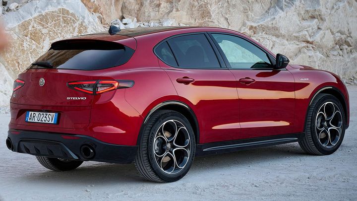 Alfa Romeo Stelvio - posterior